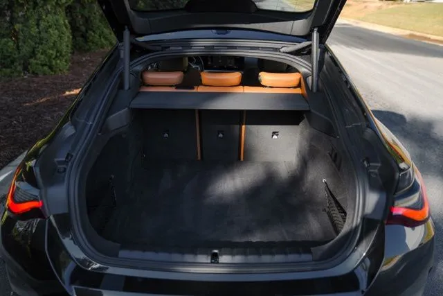 BMW i4 photo 17