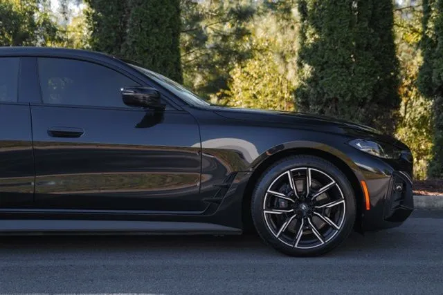BMW i4 photo 10