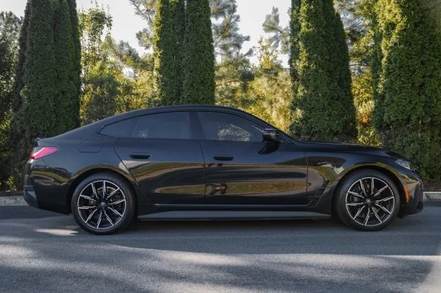 BMW i4 photo 8