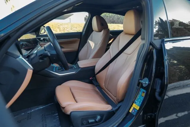 BMW i4 photo 33