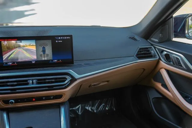 BMW i4 photo 24