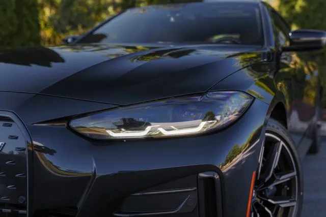 BMW i4 photo 4