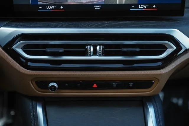 BMW i4 photo 30