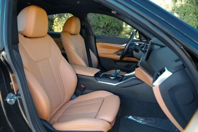 BMW i4 photo 34