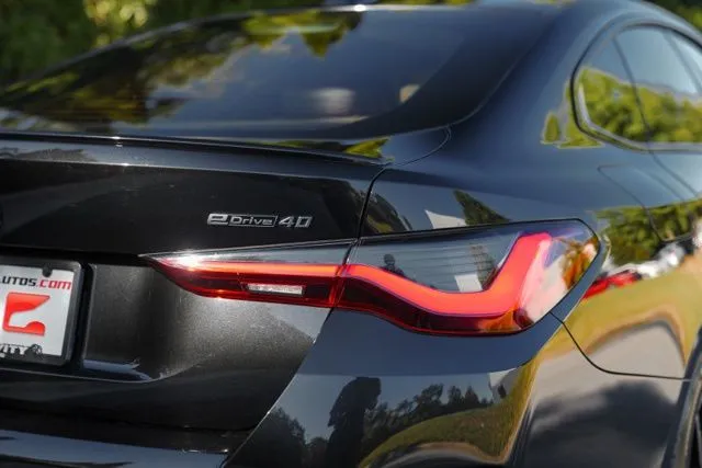 BMW i4 photo 13