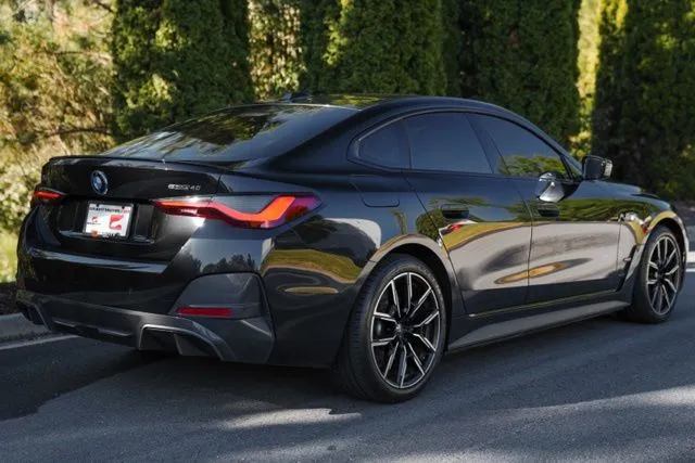 BMW i4 photo 11