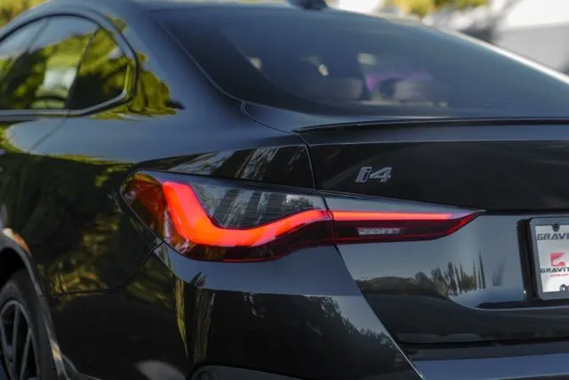 BMW i4 photo 12