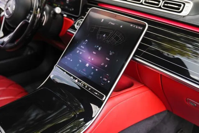 Mercedes-Benz S-Class photo 39