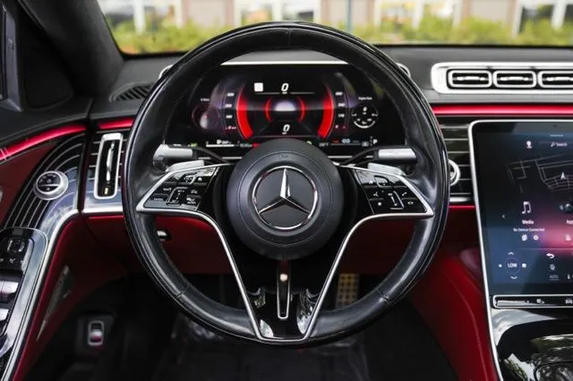 Mercedes-Benz S-Class photo 32