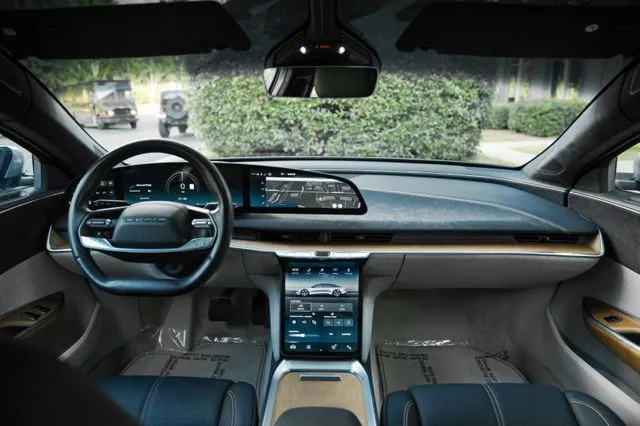 Lucid Air photo 24