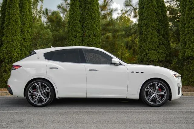 Maserati Levante photo 8