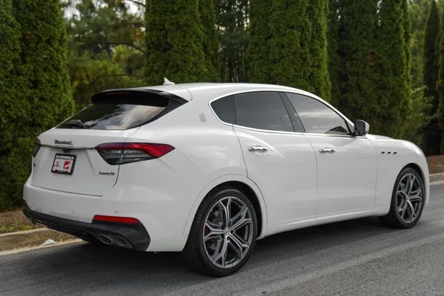 Maserati Levante photo 11