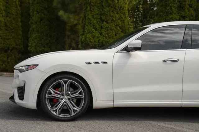 Maserati Levante photo 6