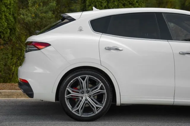 Maserati Levante photo 9