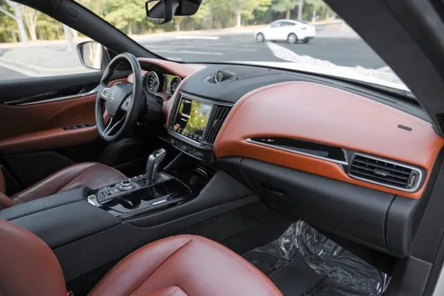 Maserati Levante photo 21