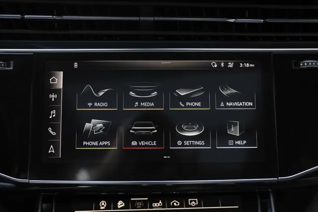 Audi Q8 photo 27