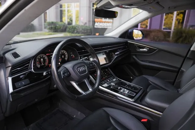 Audi Q8 photo 19