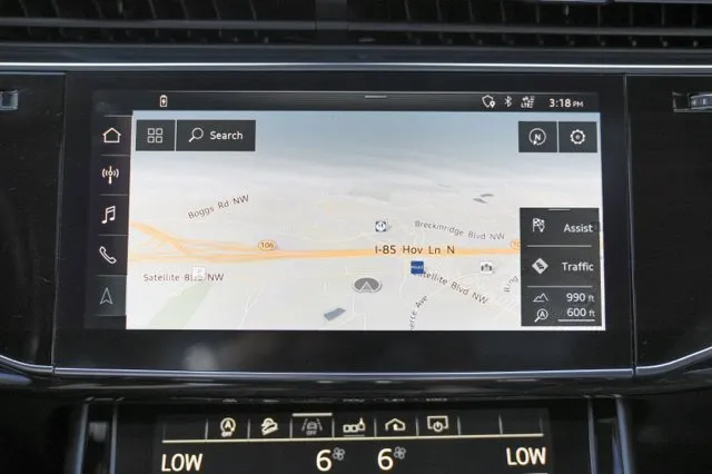 Audi Q8 photo 28