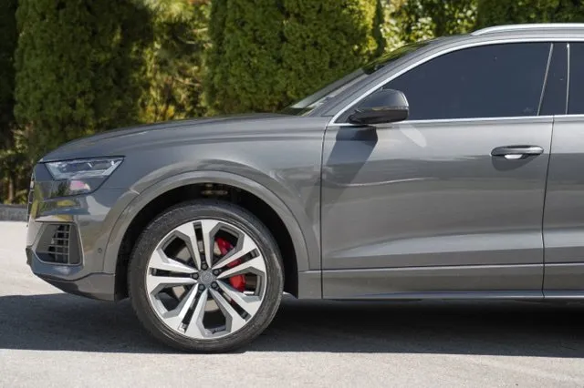 Audi Q8 photo 6