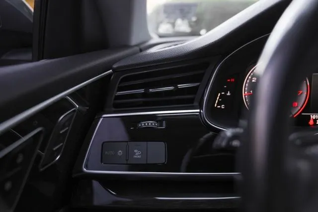 Audi Q8 photo 24