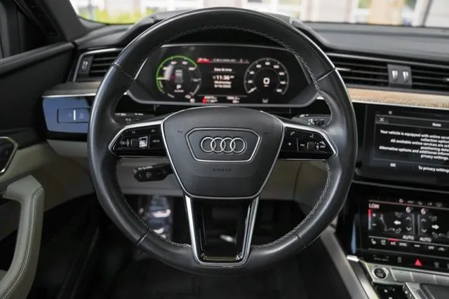 Audi Q8 Sportback e-tron photo 25