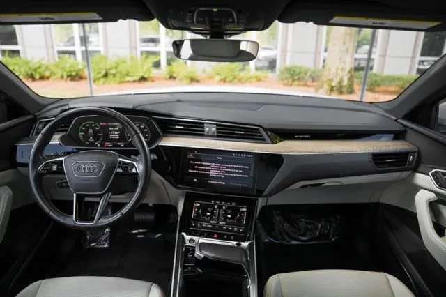 Audi Q8 Sportback e-tron photo 20