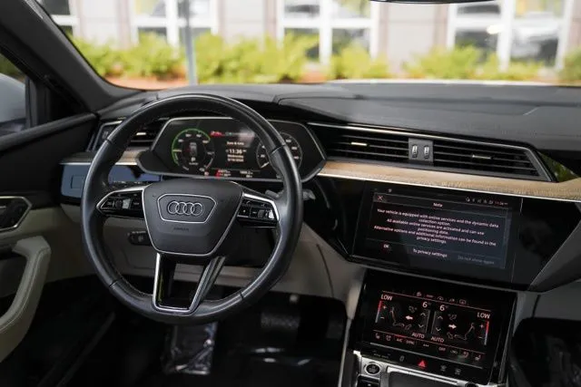 Audi Q8 Sportback e-tron photo 22