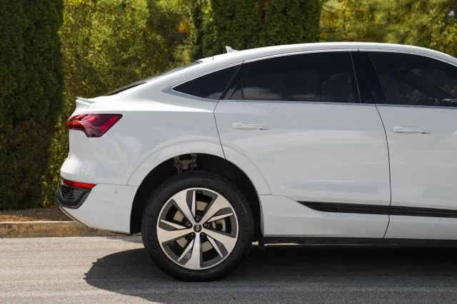 Audi Q8 Sportback e-tron photo 9