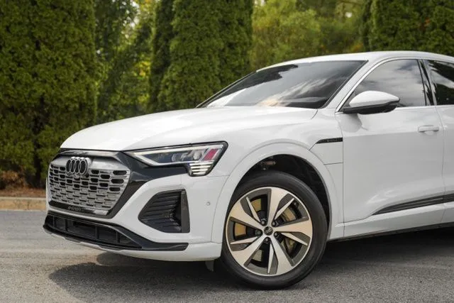 Audi Q8 Sportback e-tron photo 3