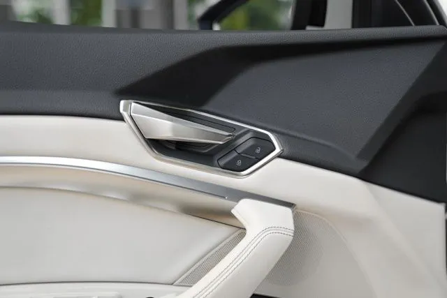 Audi Q8 Sportback e-tron photo 43