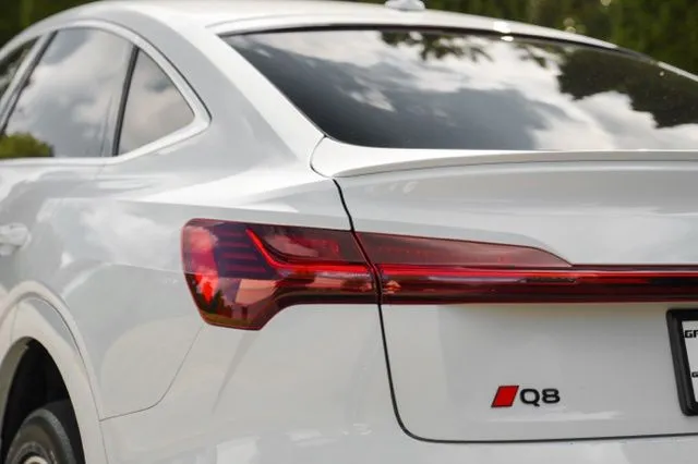 Audi Q8 Sportback e-tron photo 11