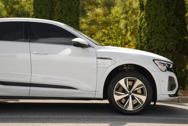 Audi Q8 Sportback e-tron photo 10