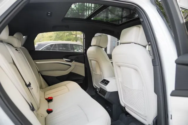 Audi Q8 Sportback e-tron photo 38