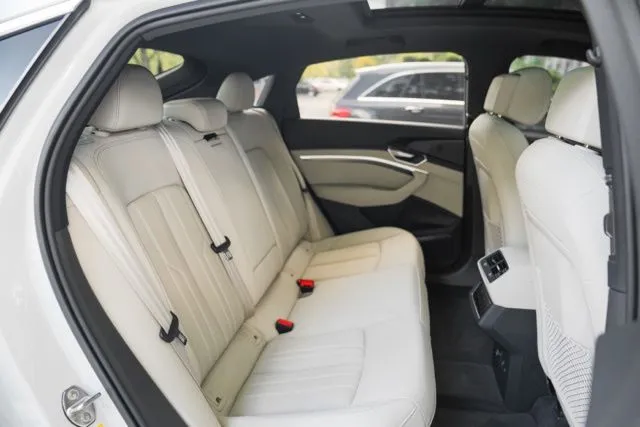 Audi Q8 Sportback e-tron photo 40
