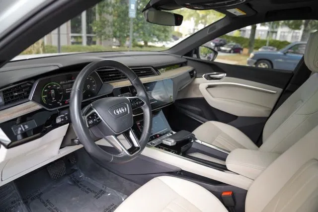 Audi Q8 Sportback e-tron photo 19