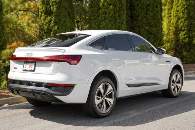 Audi Q8 Sportback e-tron photo 13