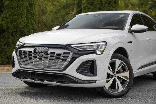 Audi Q8 Sportback e-tron photo 2