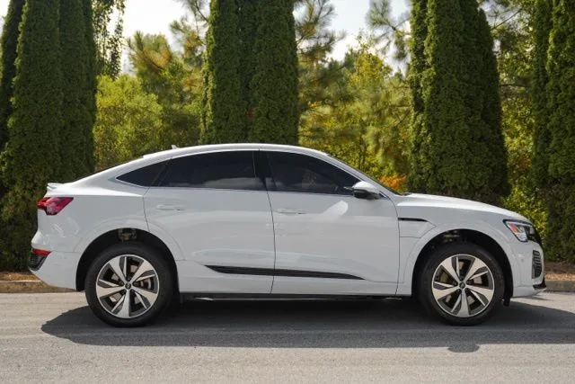 Audi Q8 Sportback e-tron photo 8