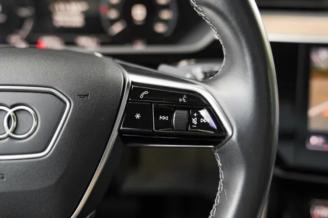 Audi Q8 Sportback e-tron photo 27