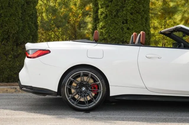 BMW M4 photo 9