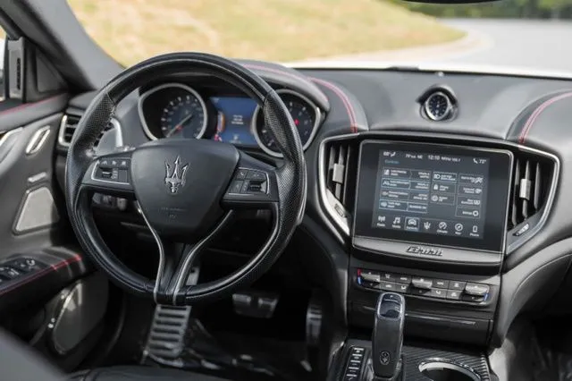 Maserati Ghibli photo 17