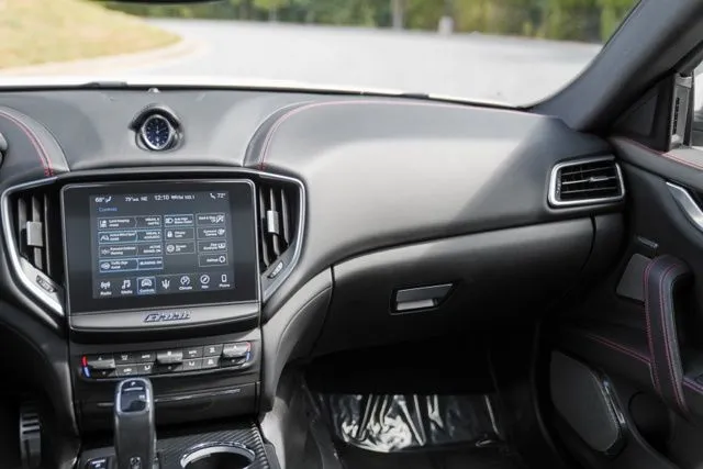 Maserati Ghibli photo 18