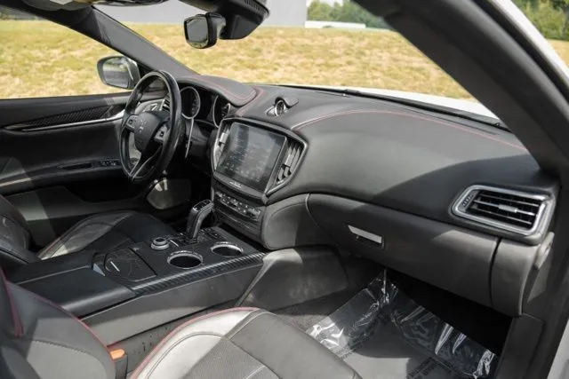 Maserati Ghibli photo 16