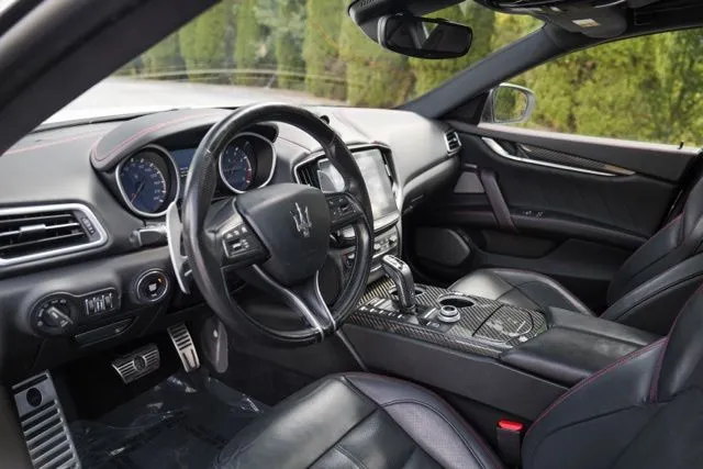 Maserati Ghibli photo 14