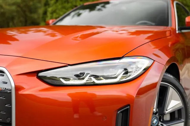 BMW i4 photo 4