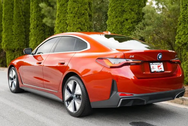 BMW i4 photo 12
