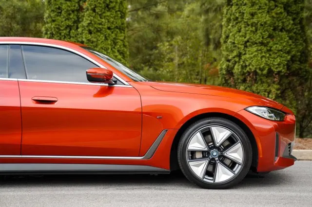 BMW i4 photo 10