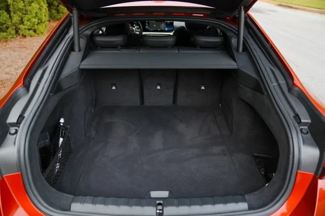 BMW i4 photo 19