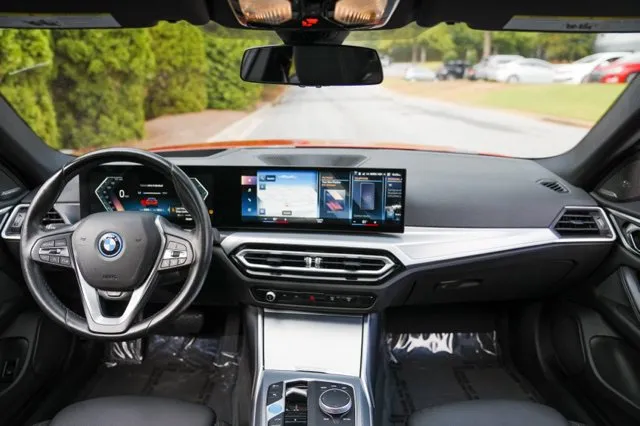 BMW i4 photo 23