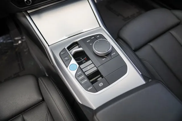 BMW i4 photo 35